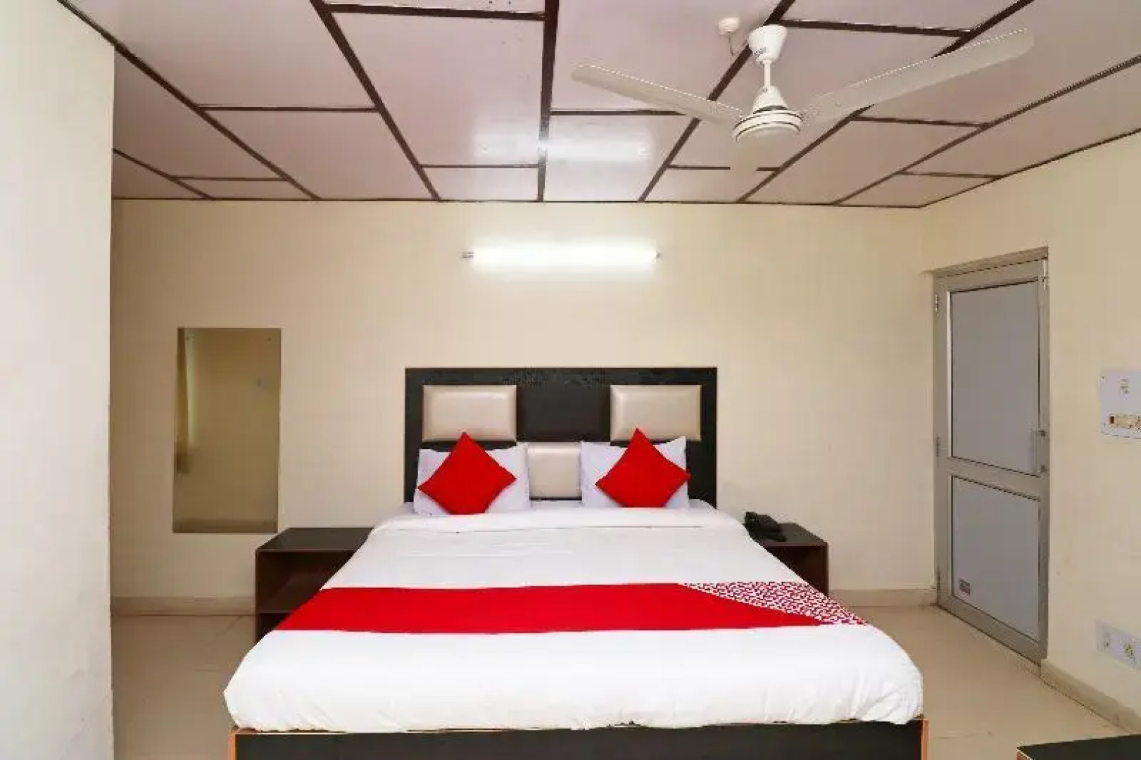 OYO 24525 Hotel Country Lodge