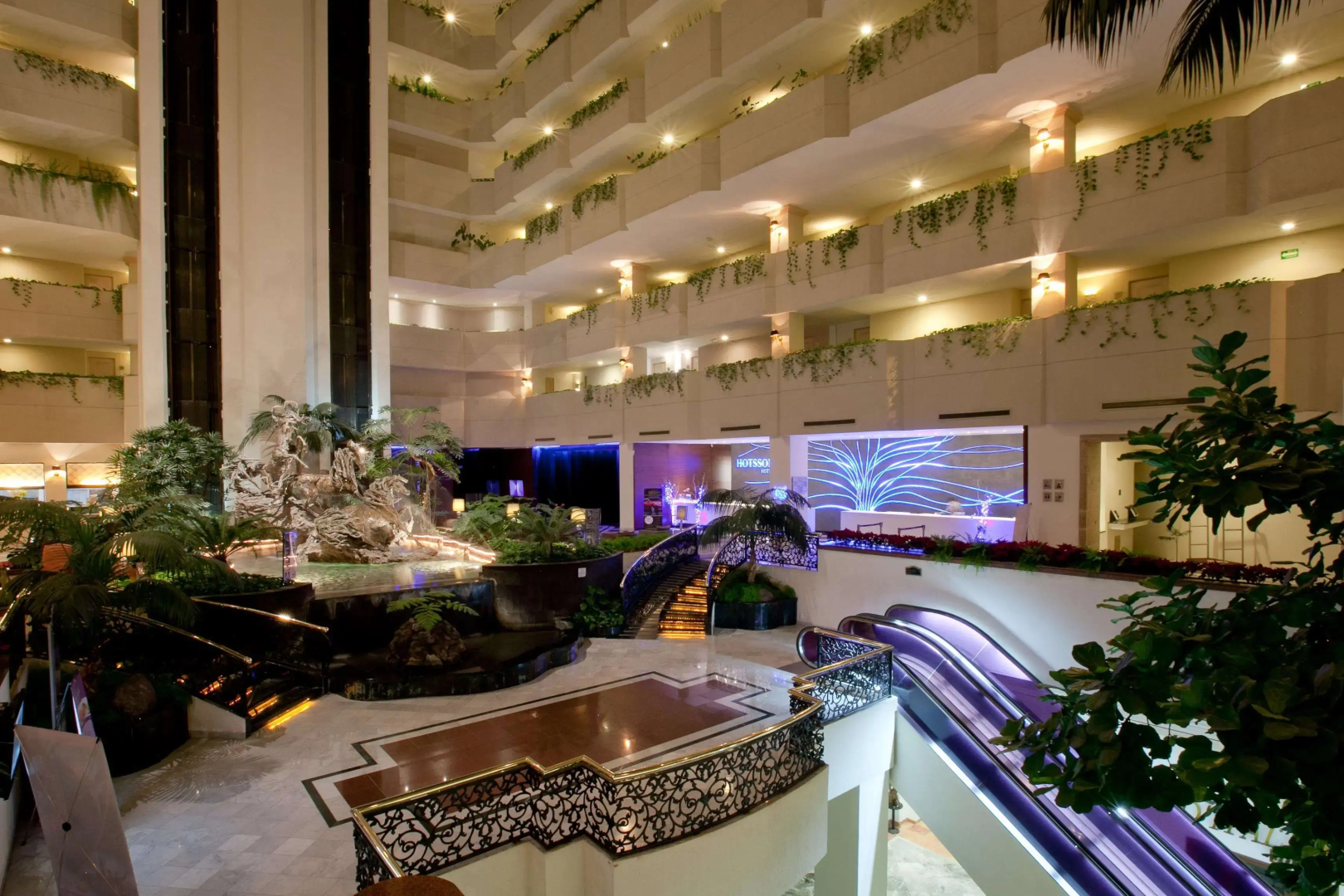 HS HOTSSON Hotel Leon
