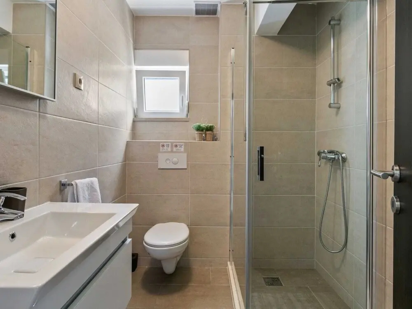 Contemporary Apartment in Drvenik With Balcony