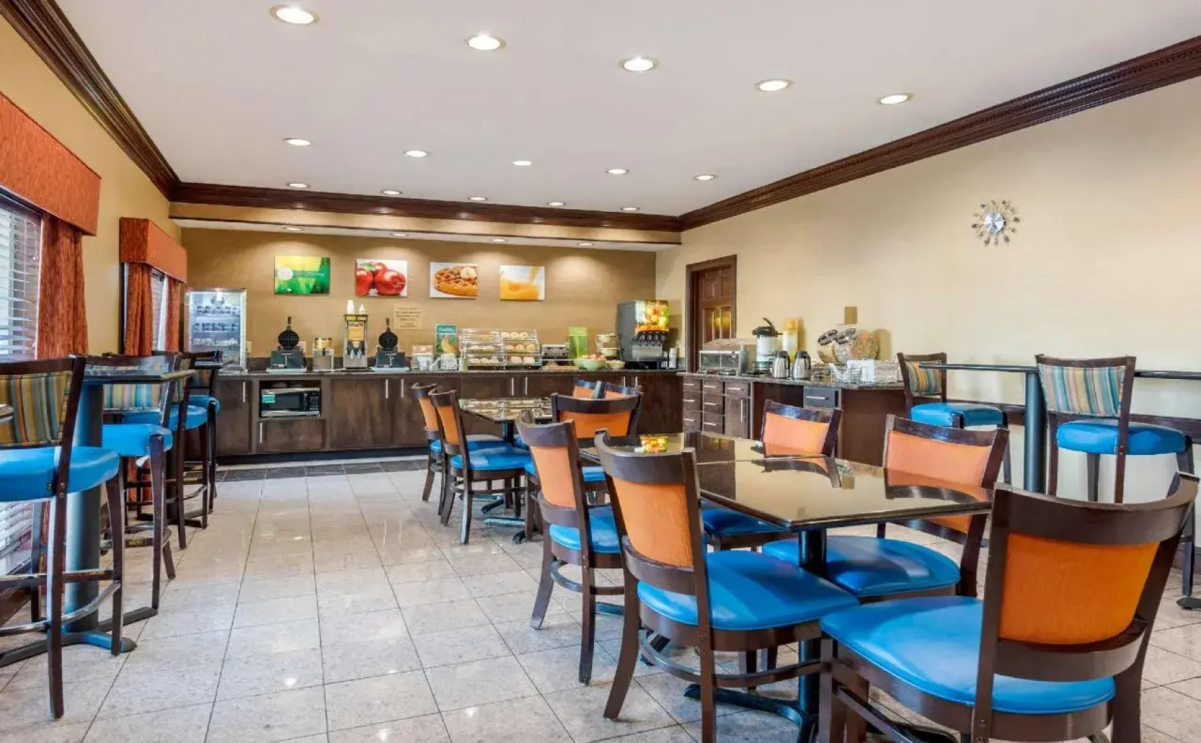 Comfort Inn & Suites Cincinnati Uptown Clifton