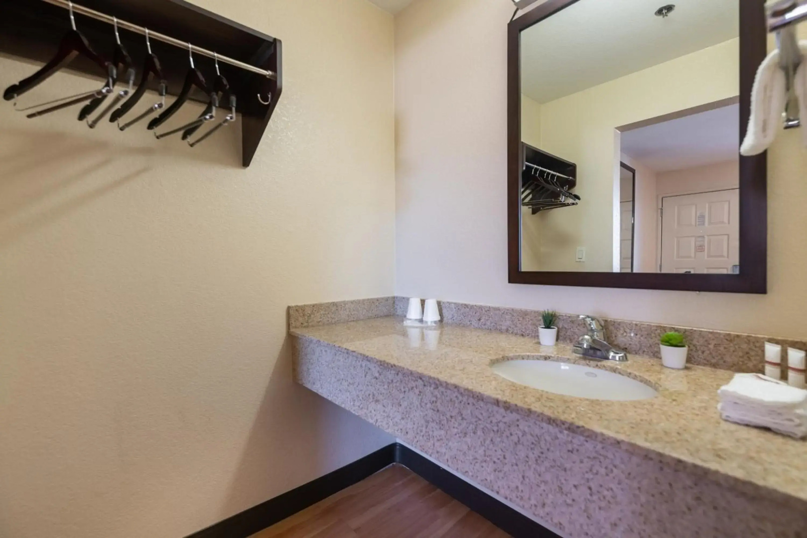 California Inn & Suites Rancho Cordova - Sacramento