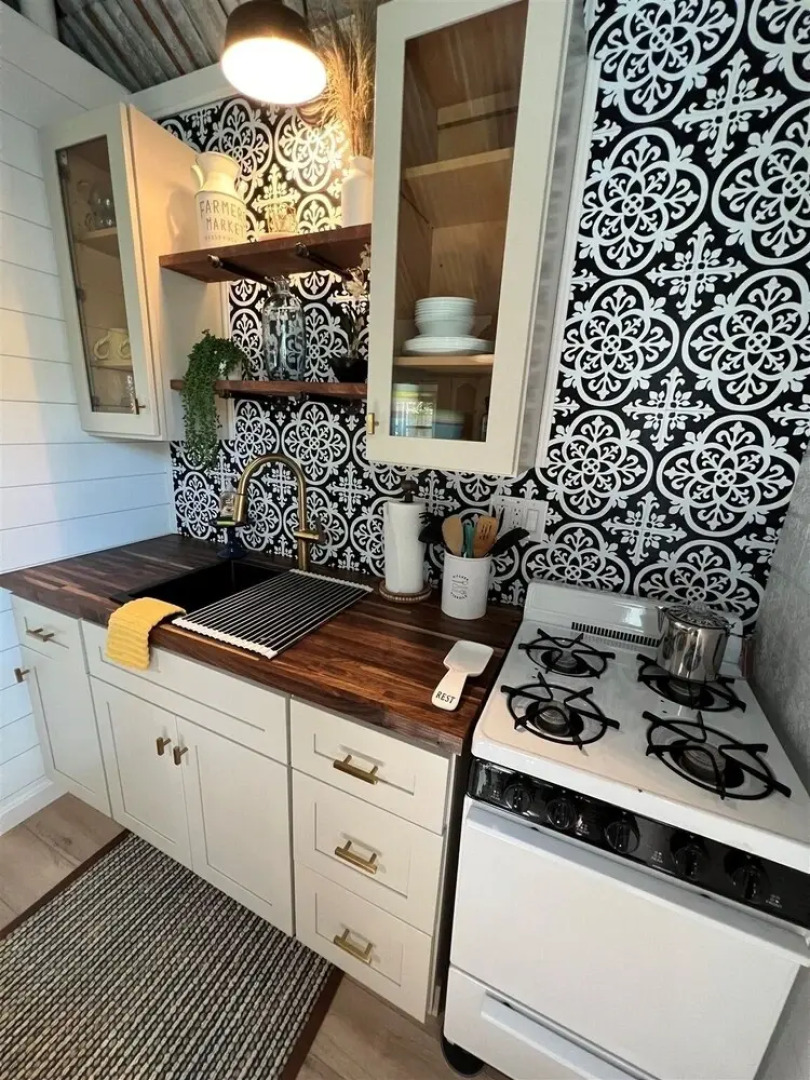 Maine Stay Lake House-limit12 4 Bedroom Home by RedAwning