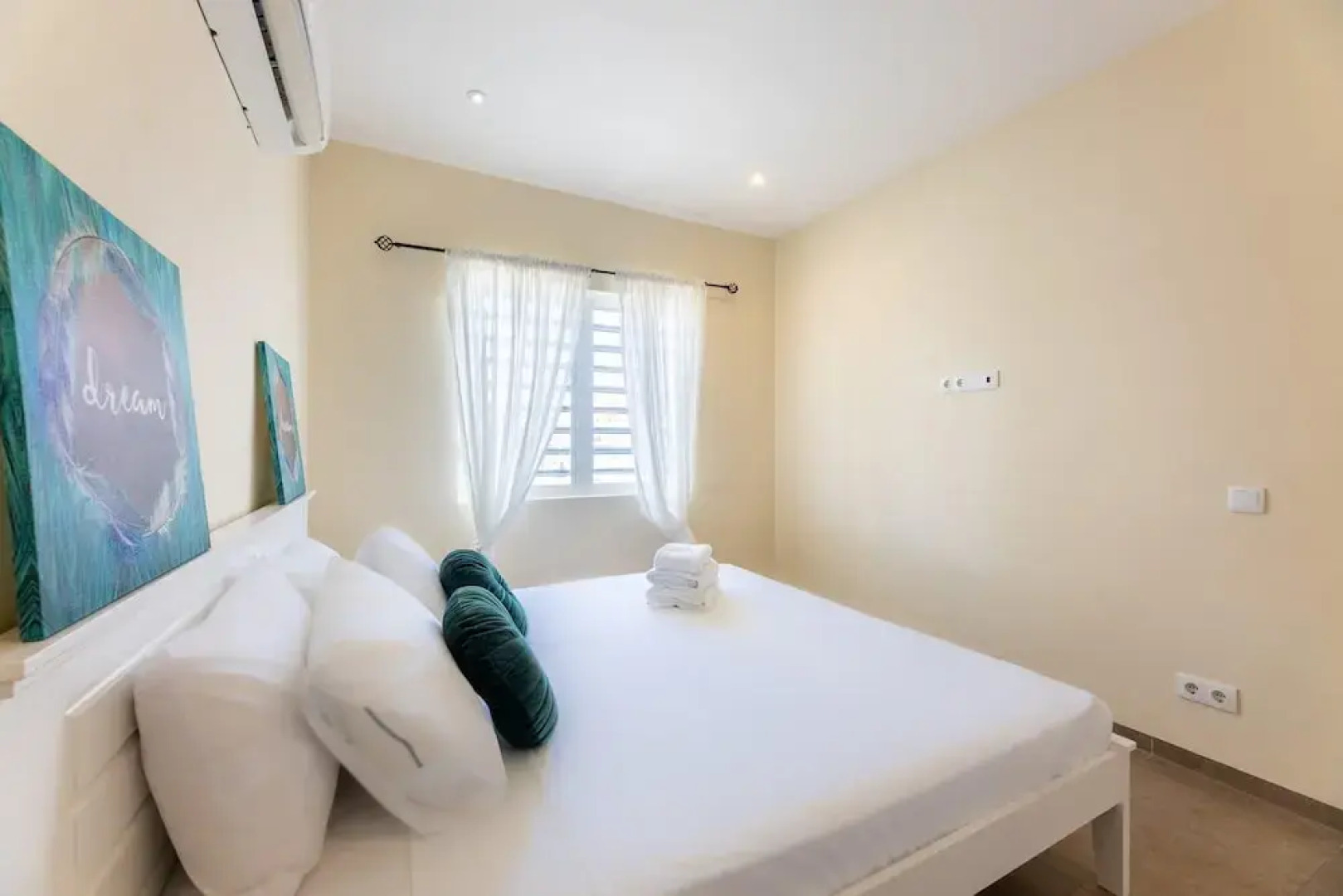 Charming 2BR Apt With Tropical Garden Pool