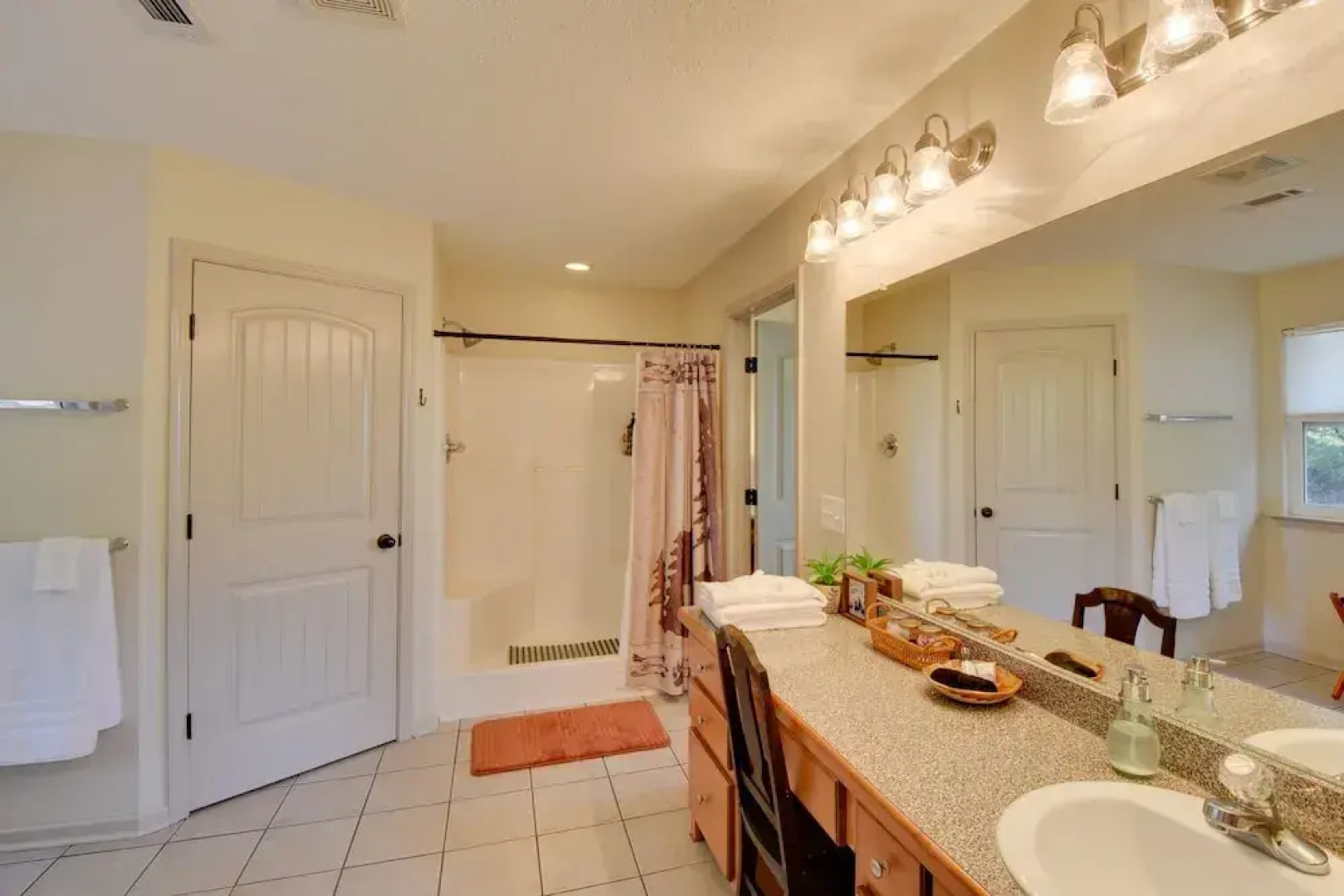 Lakemont Retreat: Game Room, Hot Tub, & Mtn Views!
