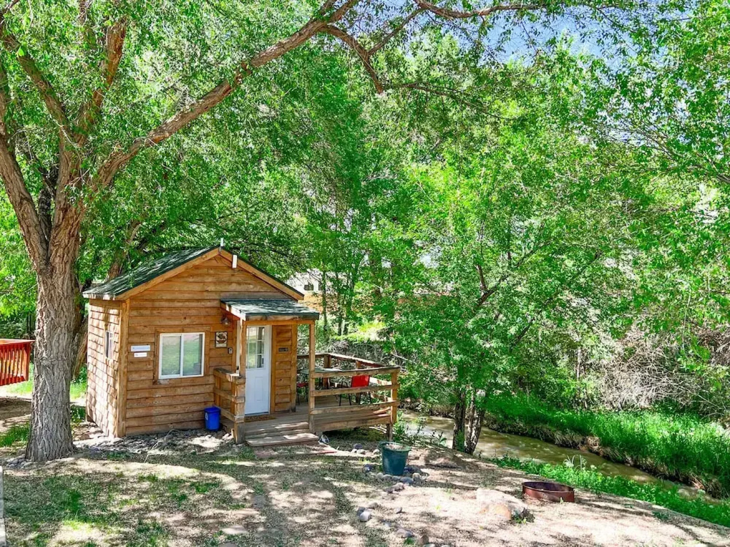 Cedar Creek Lodging & RV Park