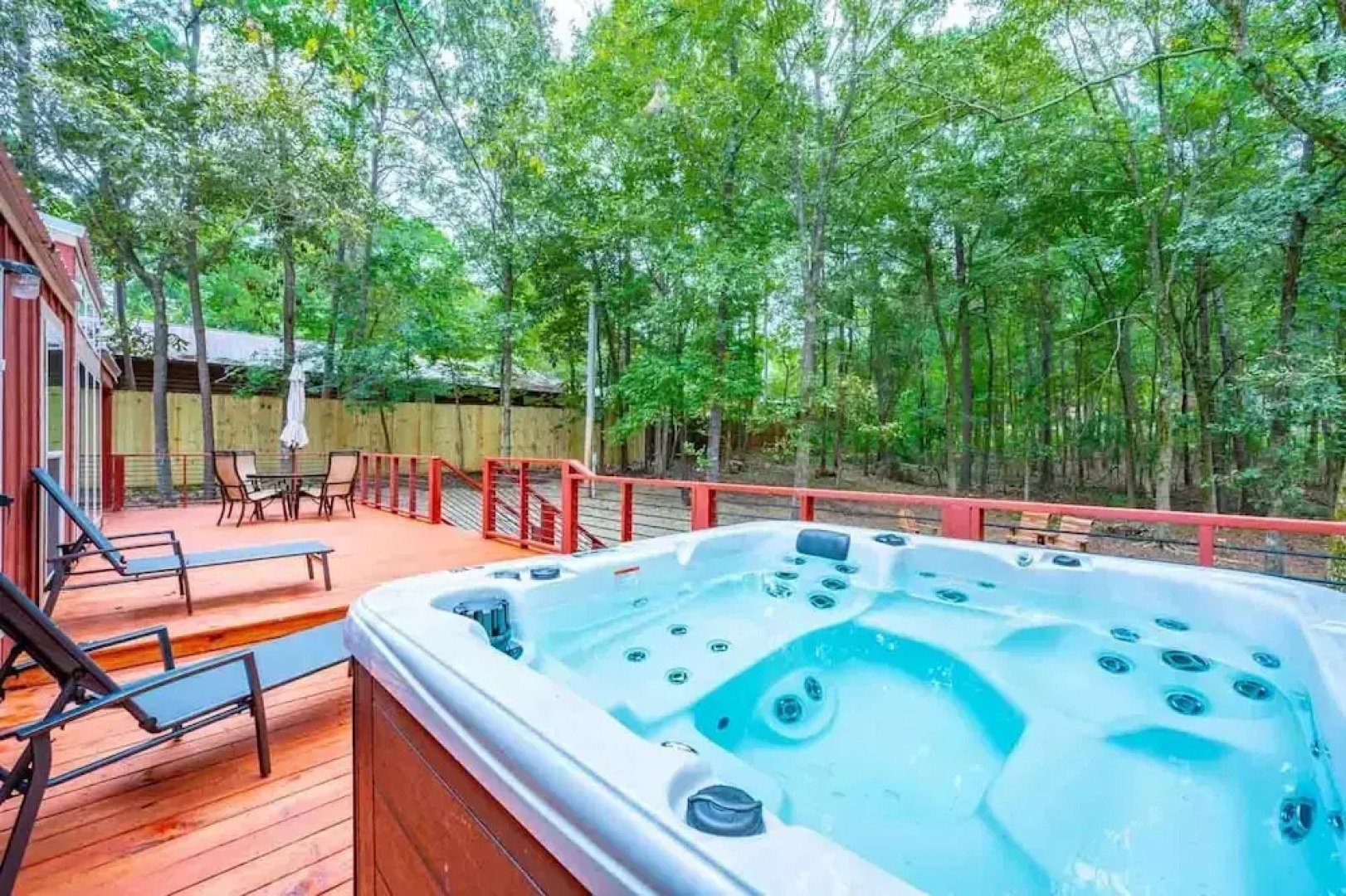 Fish Tales Stunning Cabin Includes Wifi, Hot Tub, and BBQ by Redawning