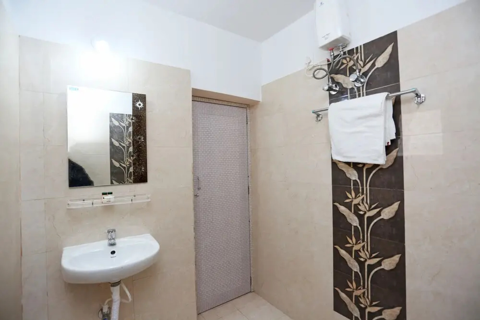 Hotel Parbati International