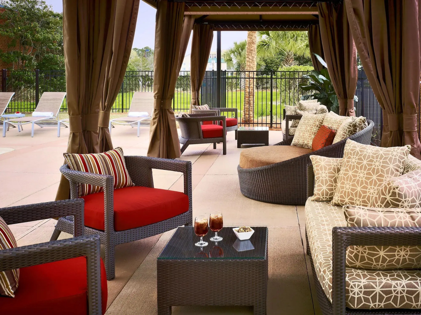 DoubleTree by Hilton Hotel & Suites Charleston Airport