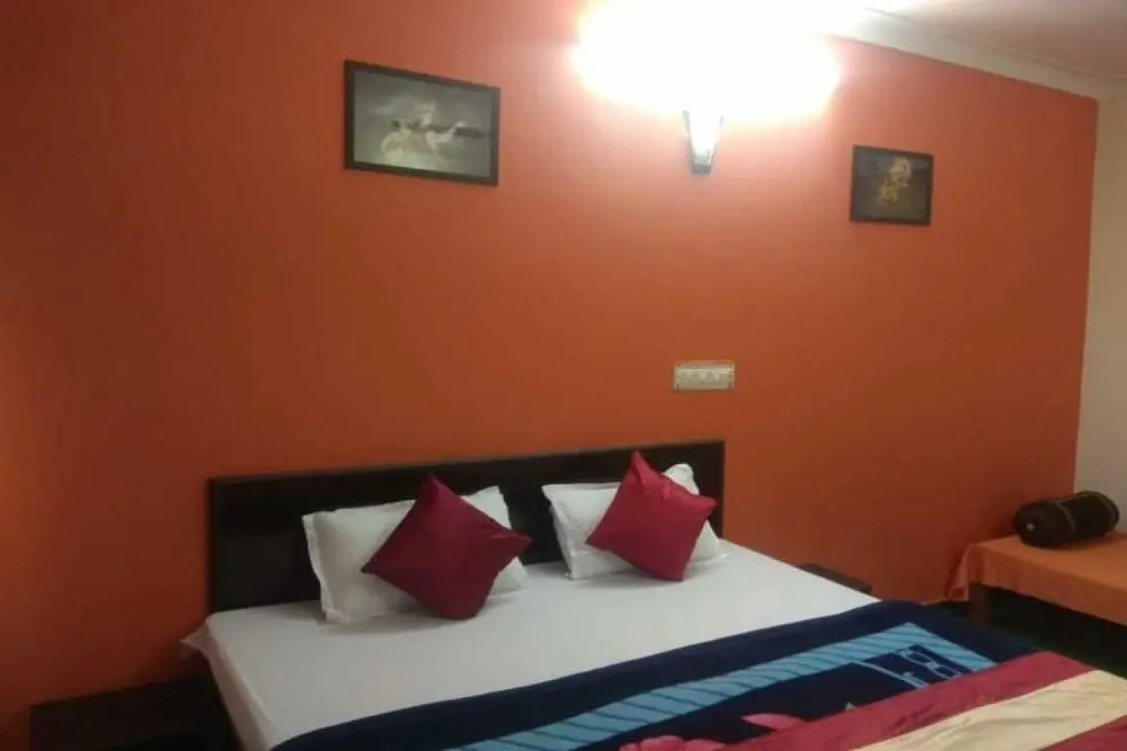 Hotel Him Ganga by Raatri