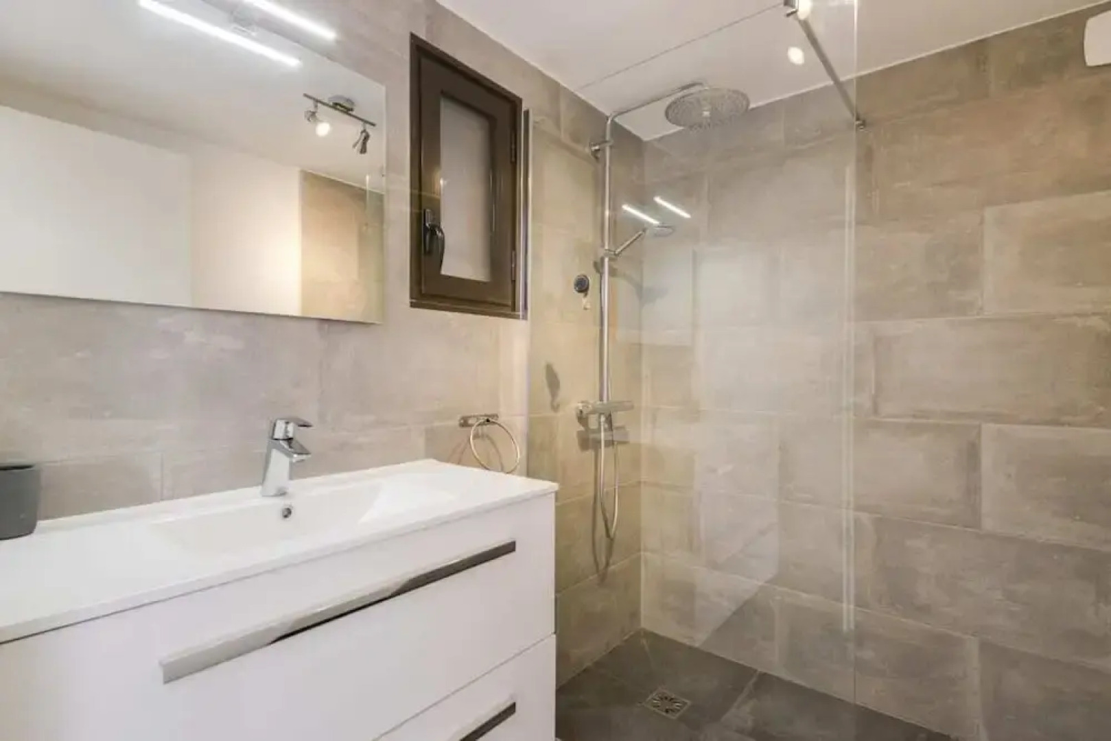 Cottage des Bois Murés Private House