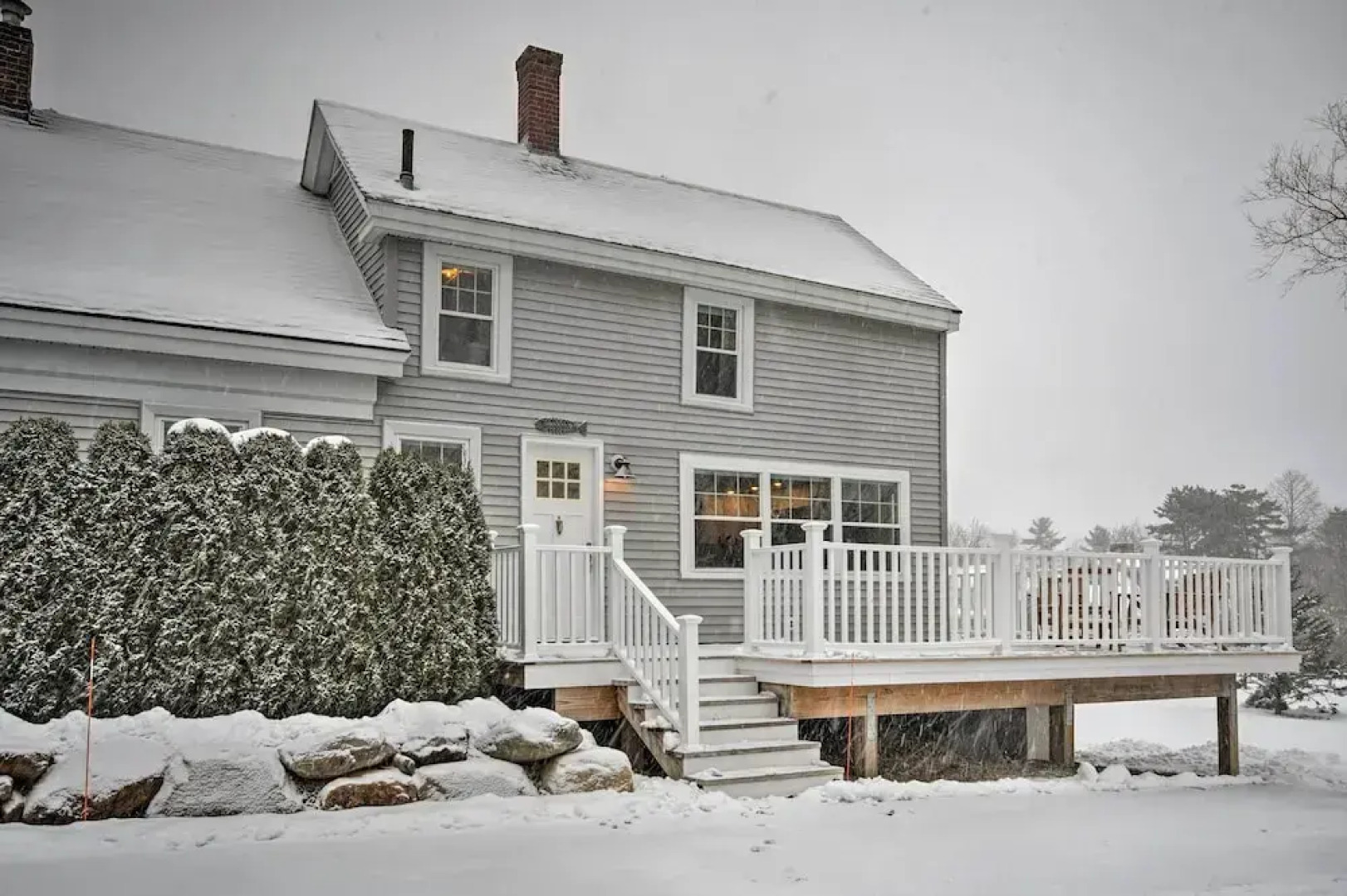 Rockland Home w/ Deck 5 Mins to Historic Downtown!