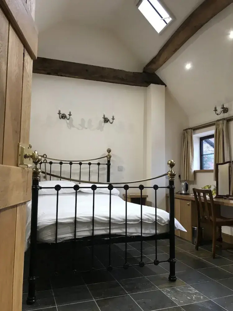 Nuneaton - Cottage - Sleeps 2 - Parking - Garden