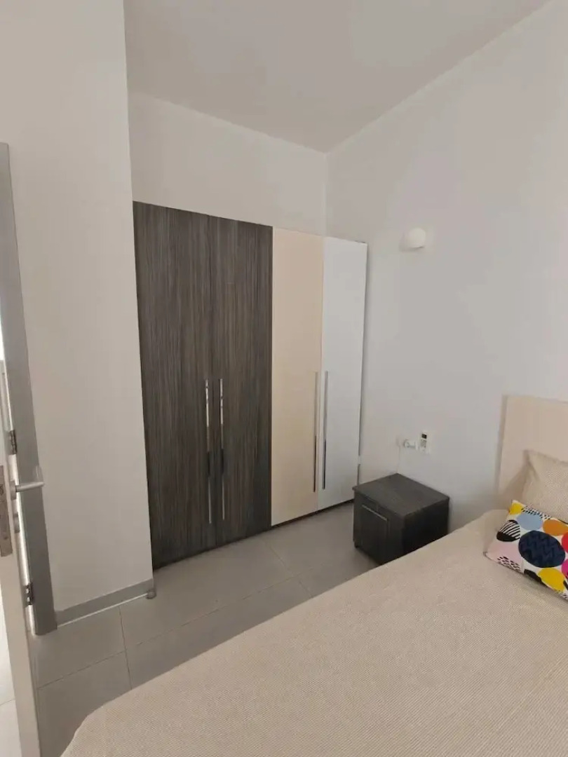 Twin Room with Laundry in Pembroke