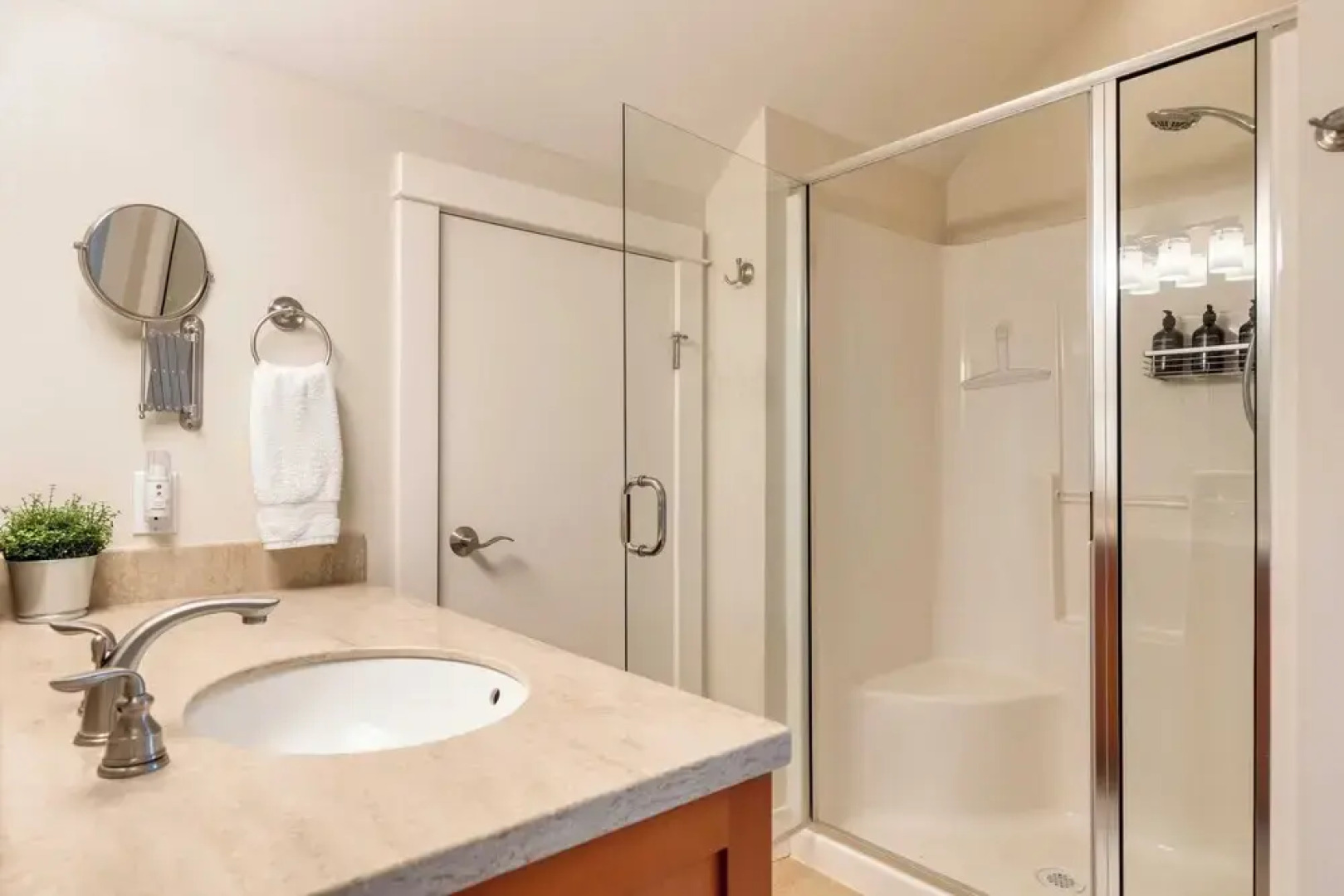 Sunny Backyard, Fireplace, Coastal Access in Peaceful Neighborhood Near Shopping