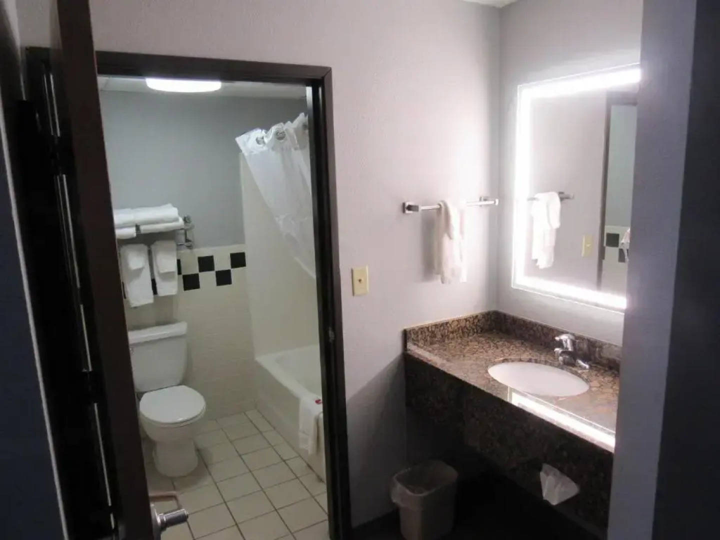 Black Beach Inn by GrandStay