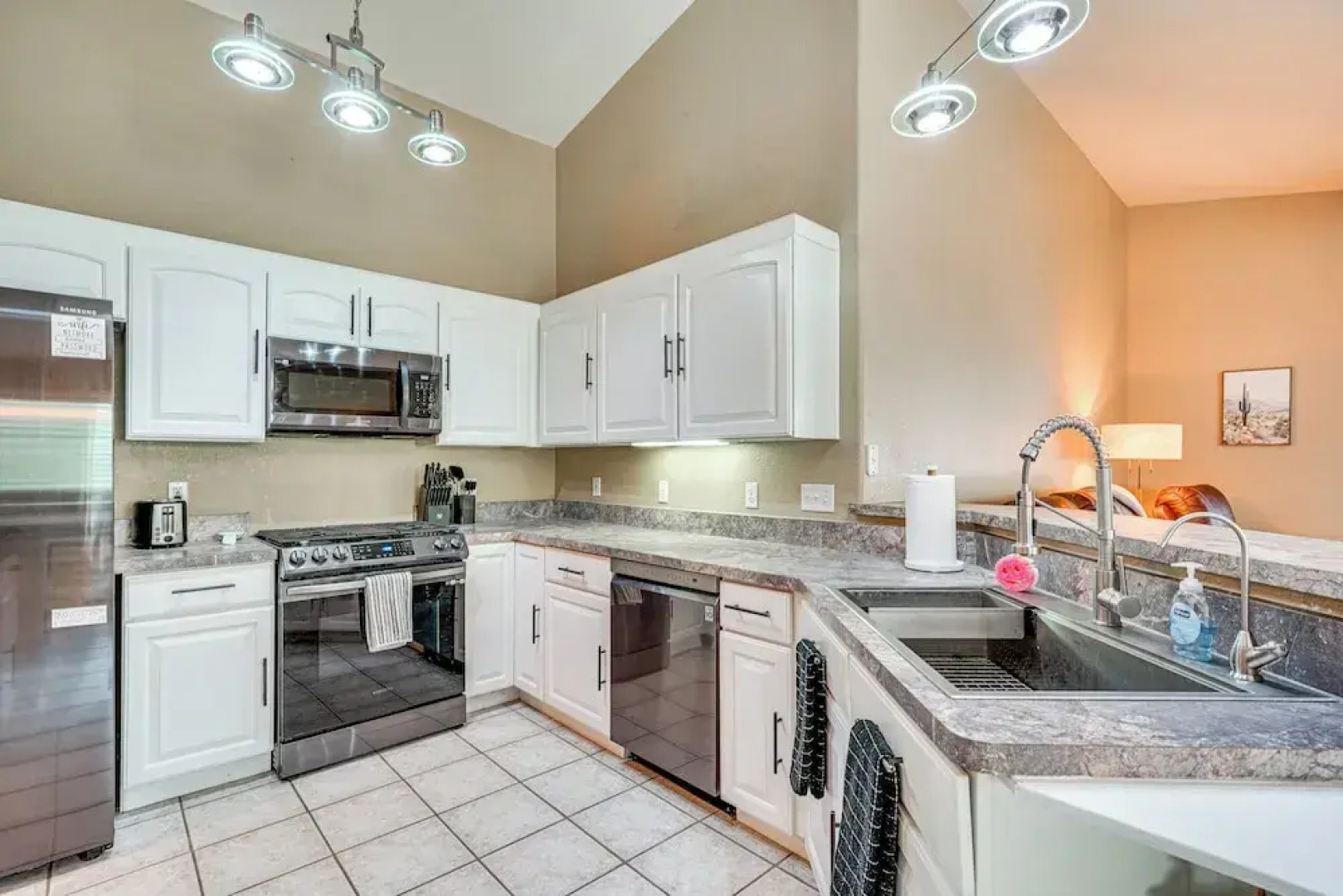 4 Mi to Catalina State Park: Mountain-view Home