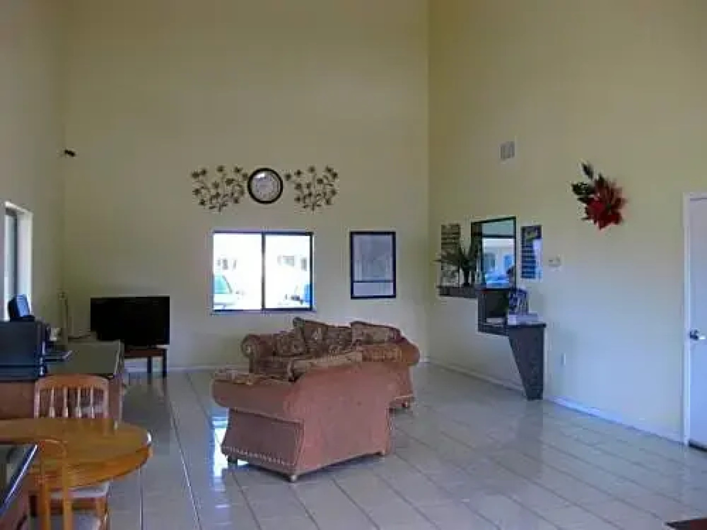 Scottish Inn and Suites