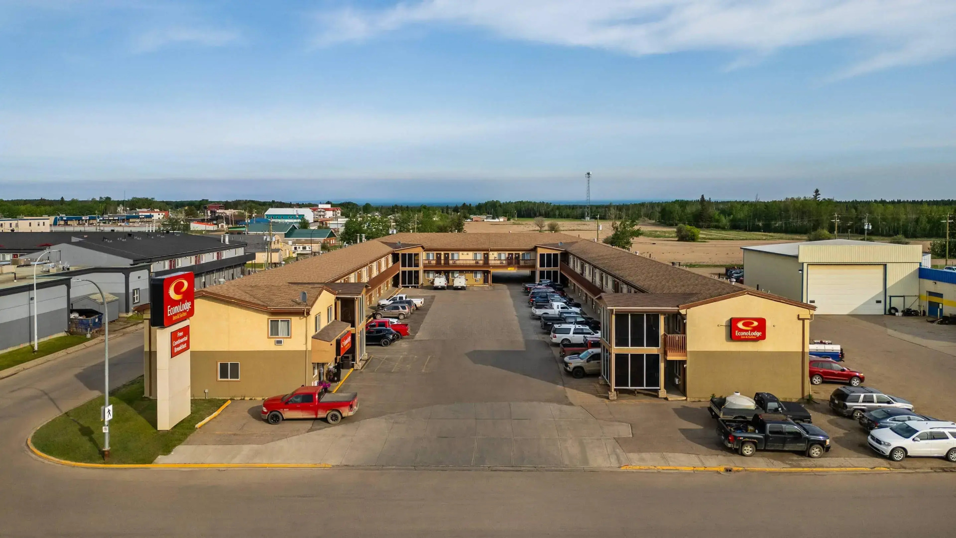 Econo Lodge Inn & Suites