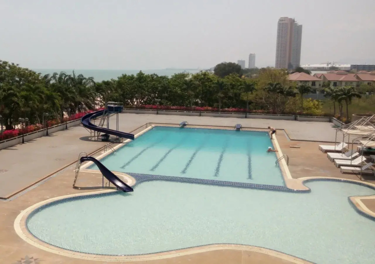 Cha-Am Grand Condotel