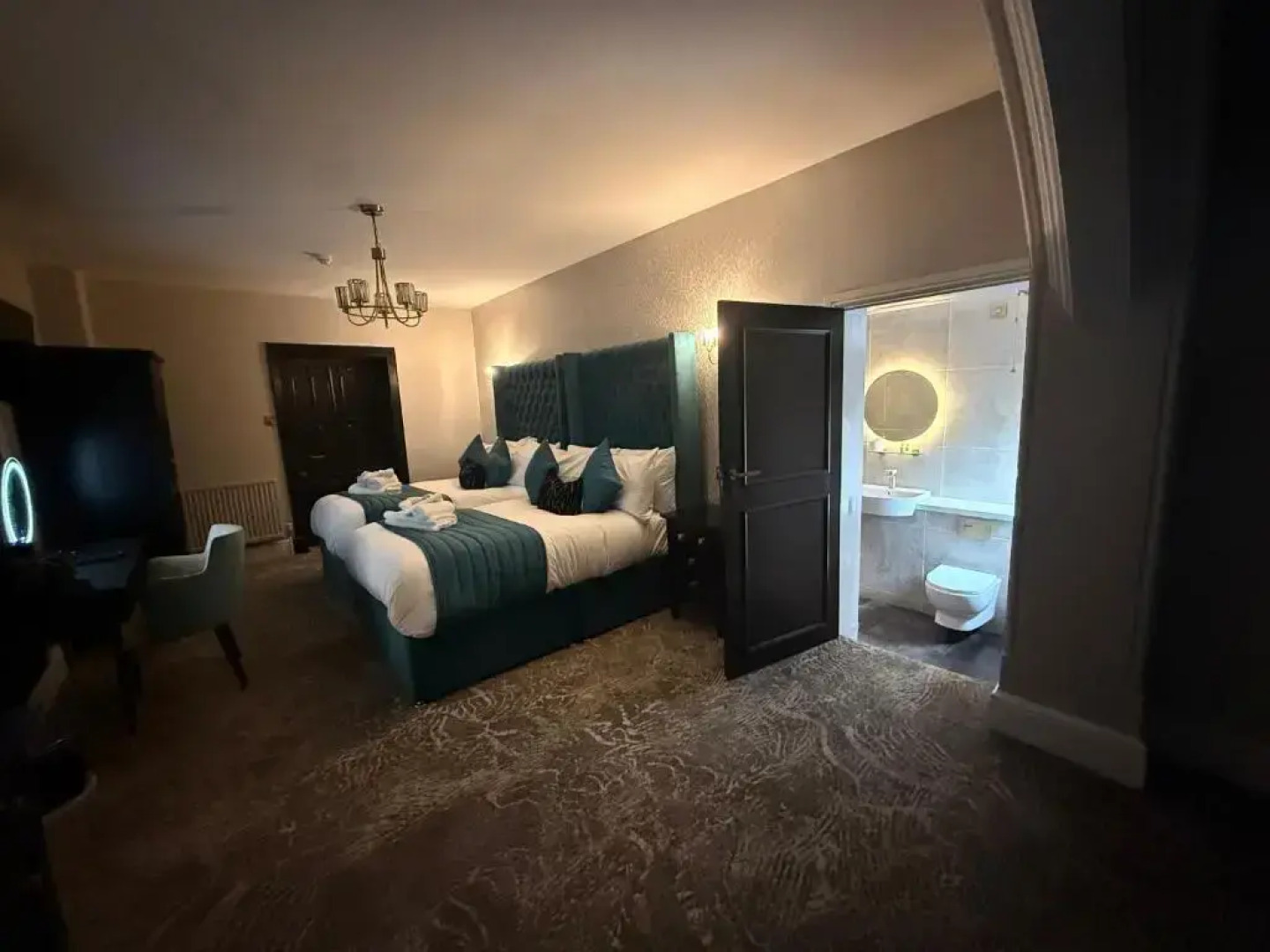 Lyons Woodlands Hall