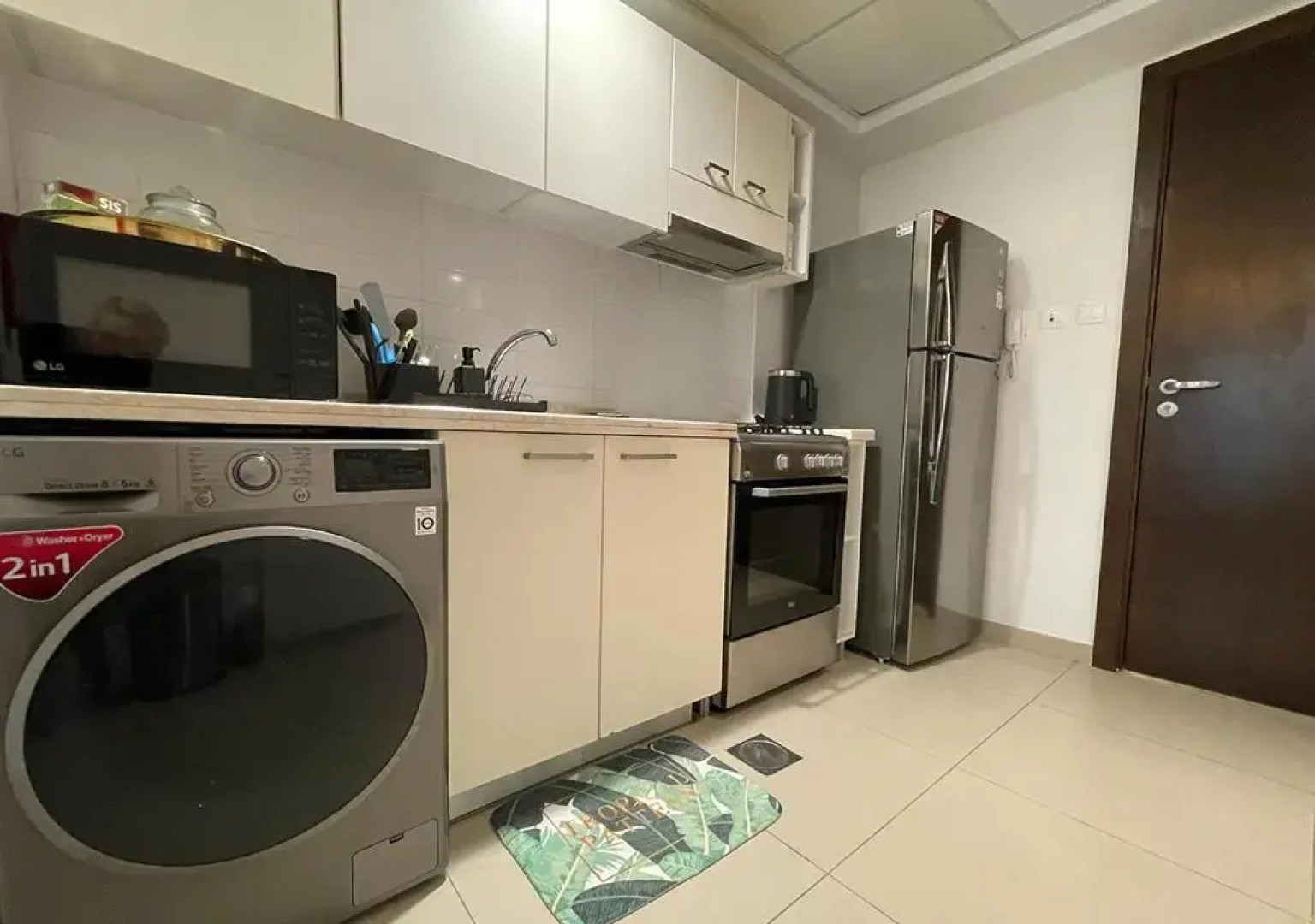 Deluxe Studio Private Apartment - Beachfront Property