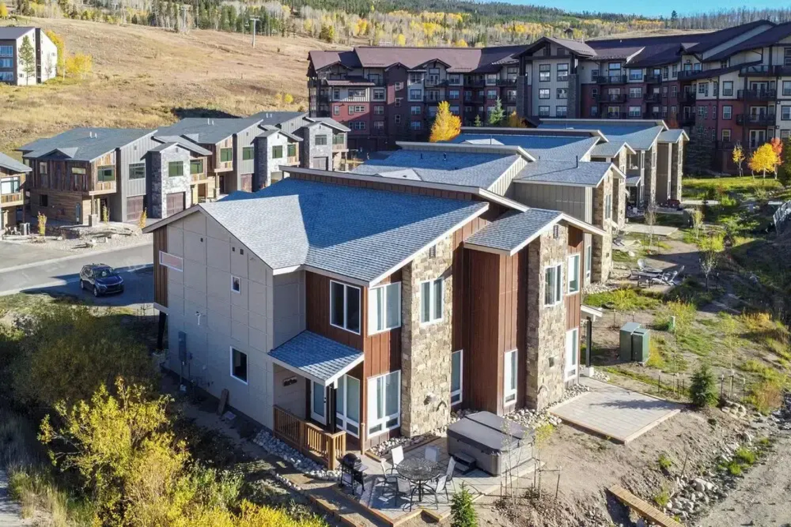 Ski-in/ski-out Granby Townhouse w/ Private Hot Tub