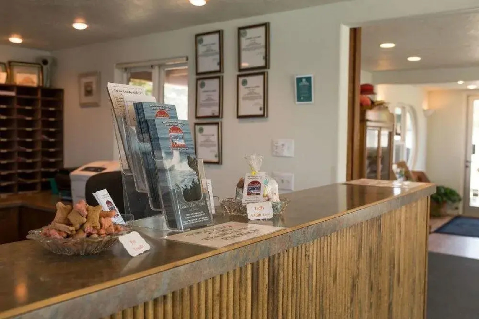 Ester Lee Oceanview Inn