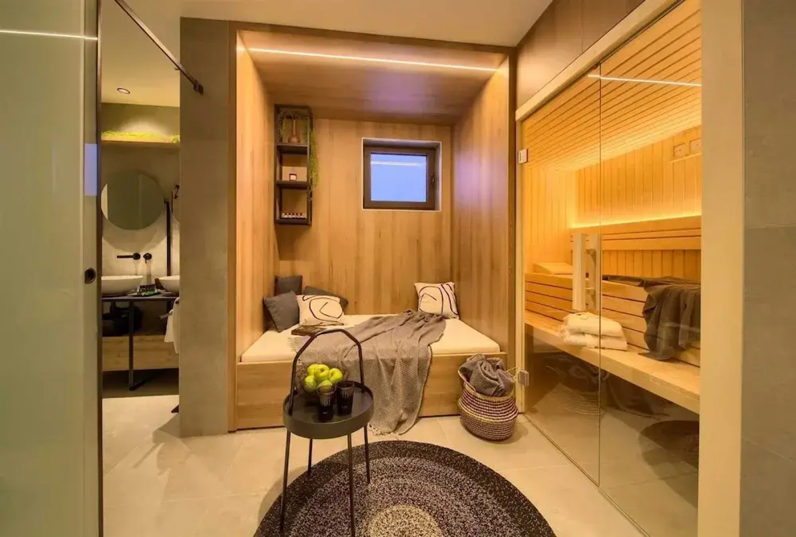 Villa Lady With Heated Pool Jacuzzi and Sauna