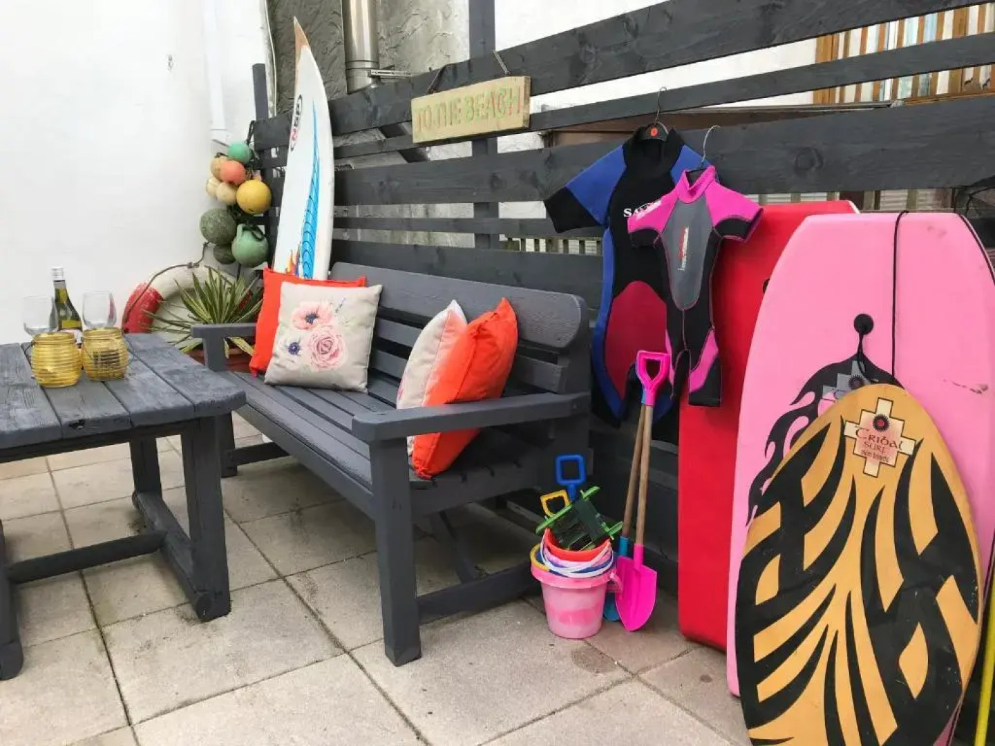 Cosy, Quiet bungalow, one minute from the beach.