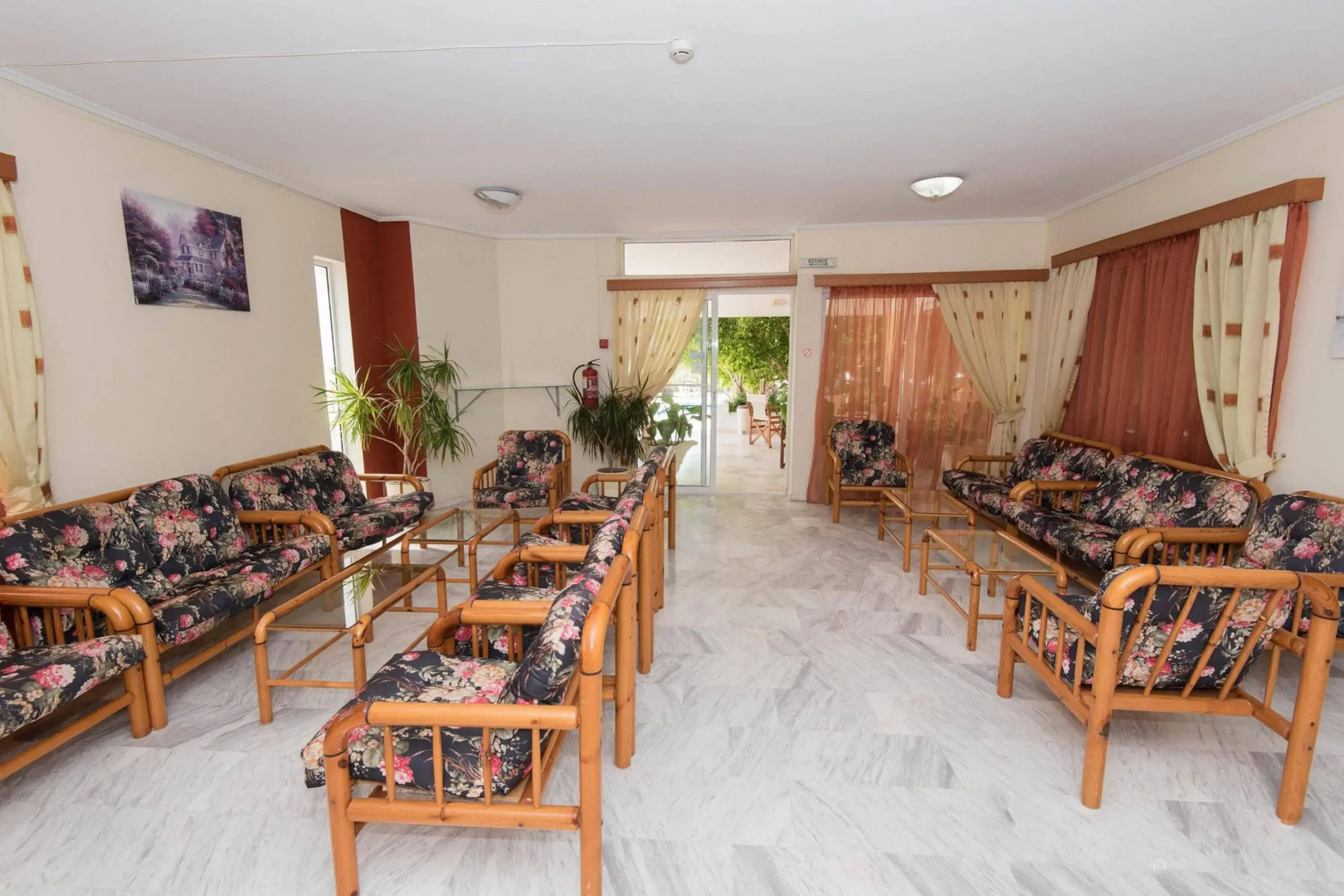 Leonidas Hotel and Studios