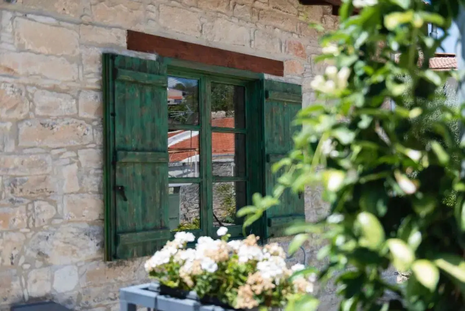 Oinou Strata - Adults Only