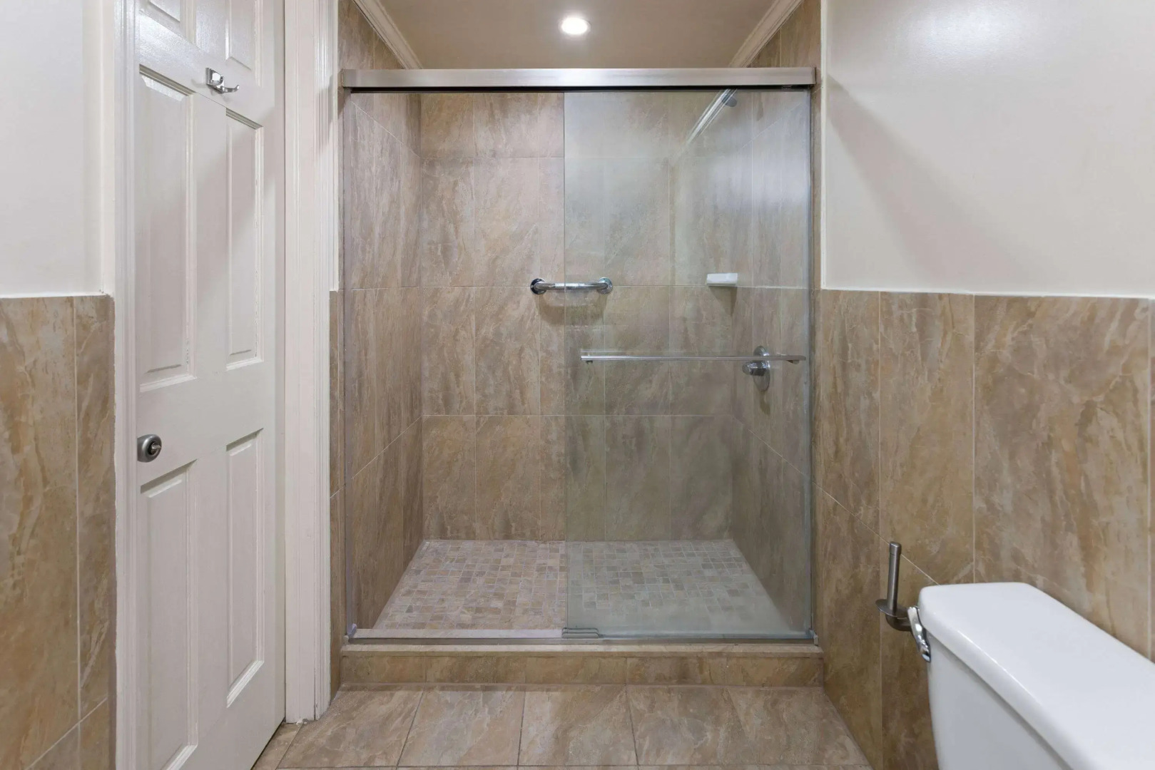 Travelodge by Wyndham Manhasset