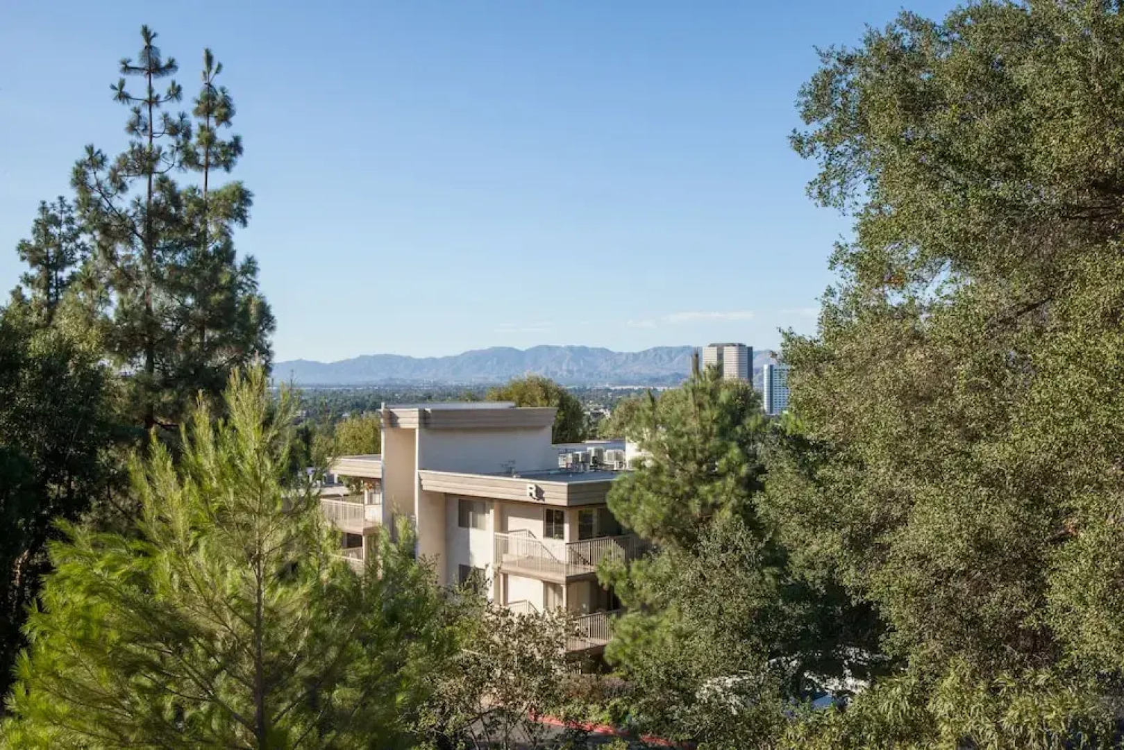 Oakwood Toluca Hills