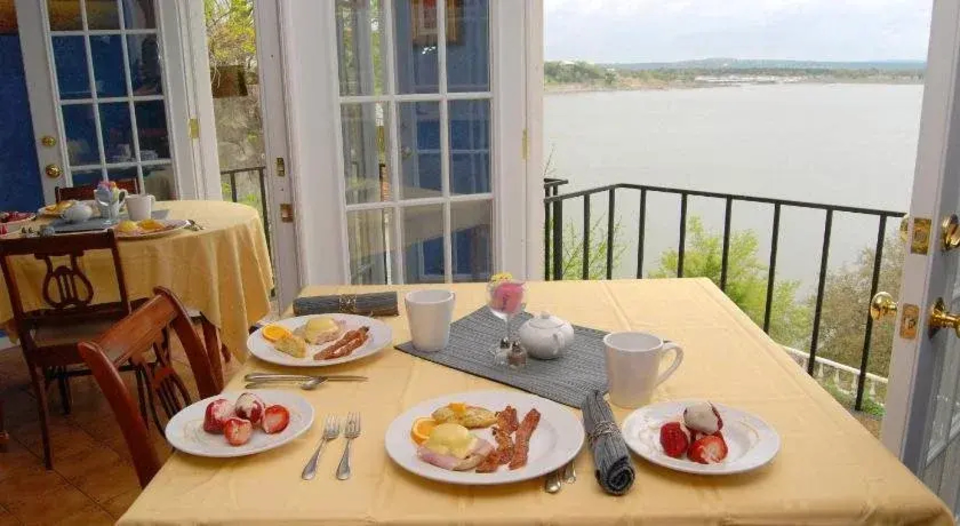 The Lakehouse Bed & Breakfast