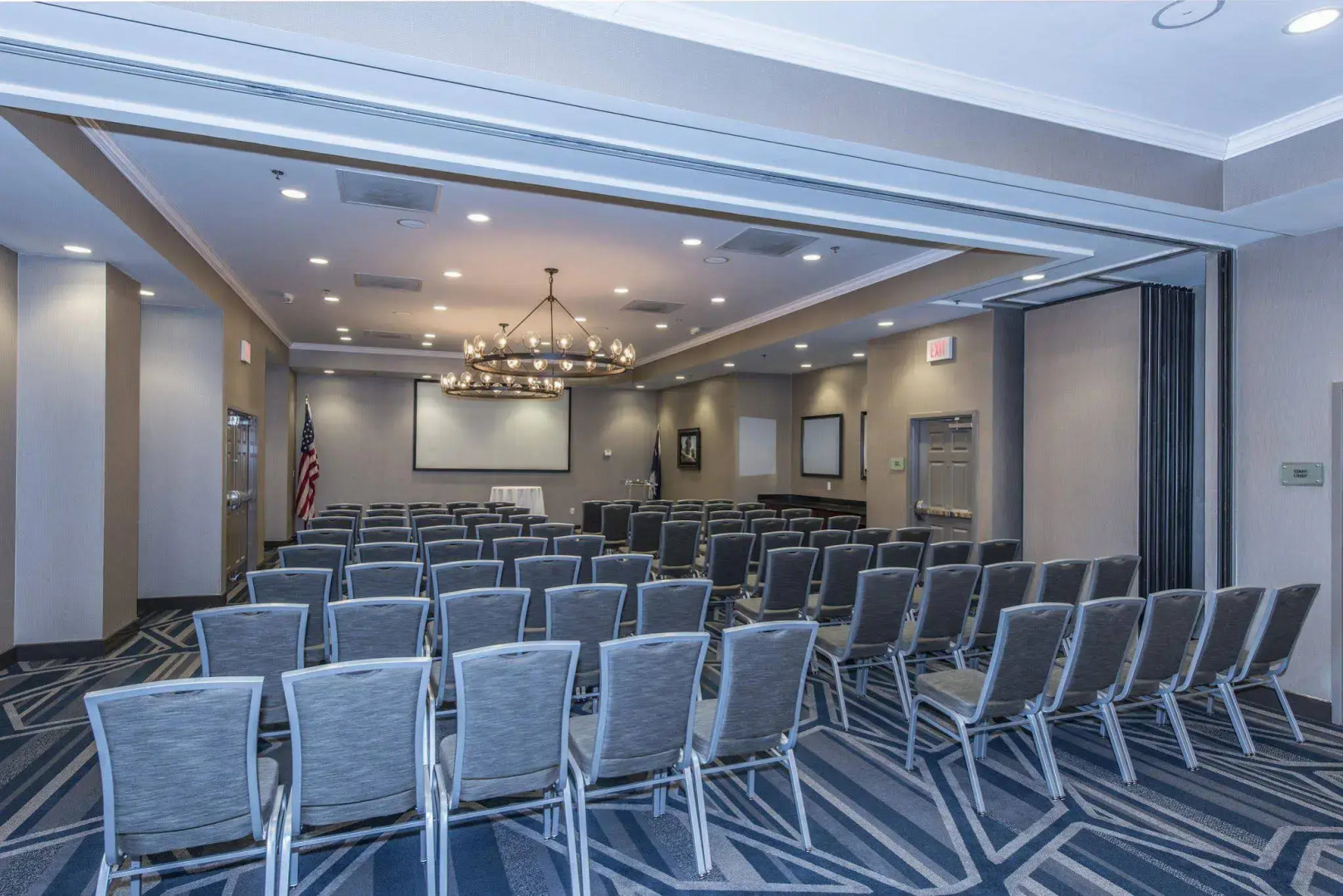 DoubleTree by Hilton North Charleston - Convention Center