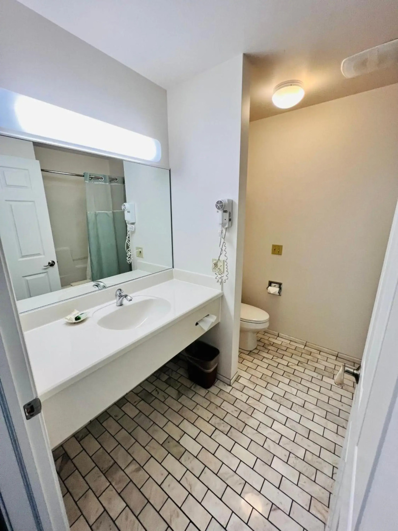 Court Plaza Inn & Suites