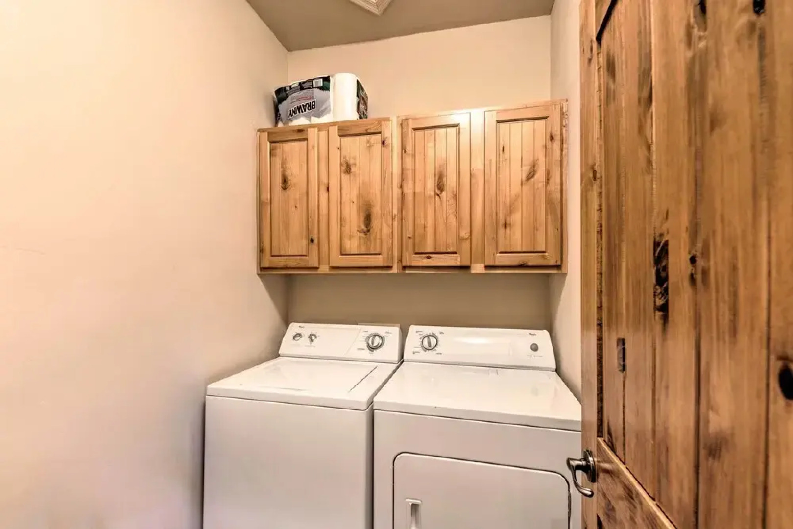 Unwind Fireside: Dog-friendly Show Low Townhome!
