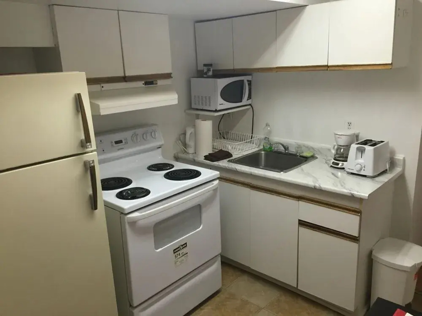 Adib Apartments - 840 Woodroffe Ave, Unit 2