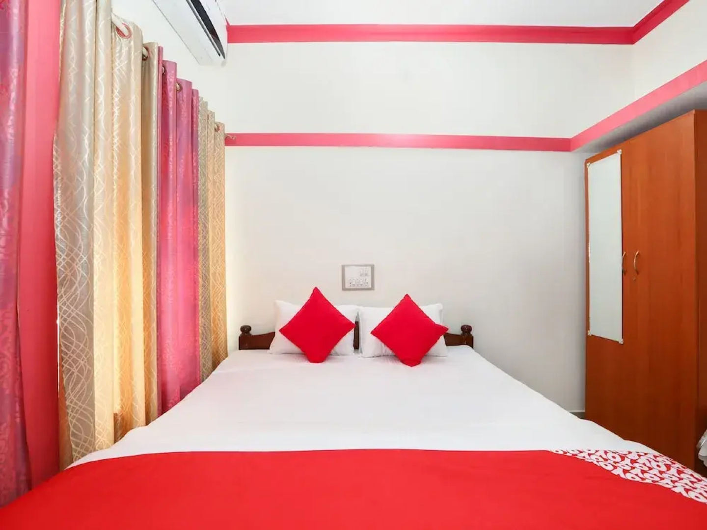 OYO 7030 Four Seasons