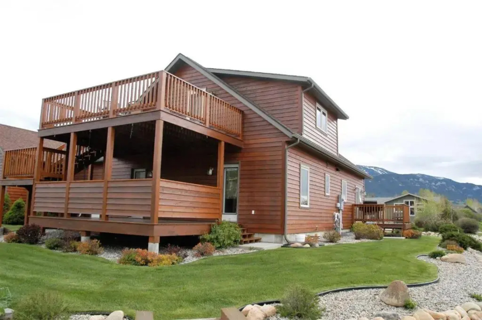 Mountain-view-tee-and-ski