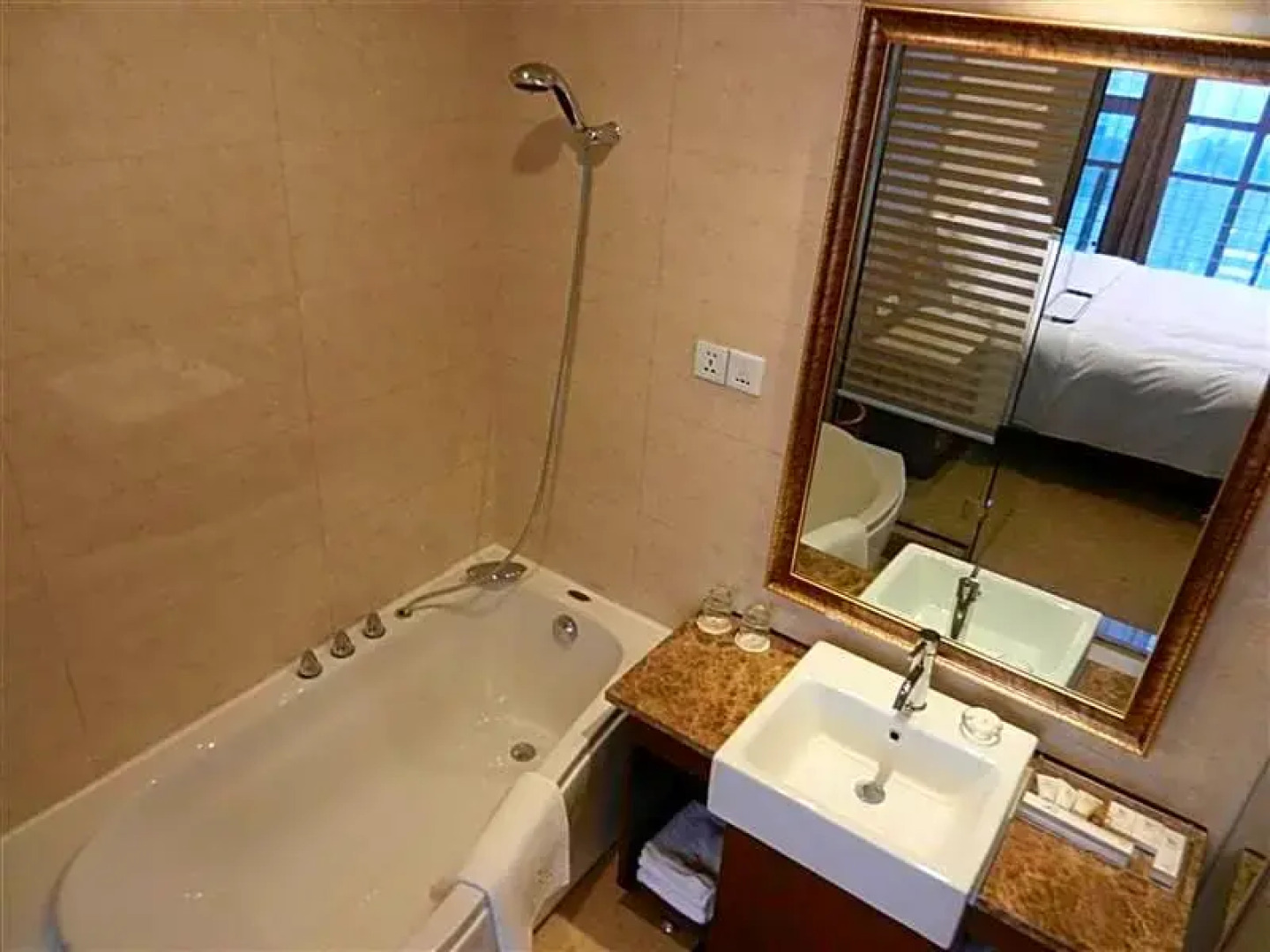 GreenTree Eastern Quzhou Hewu Road Hotel