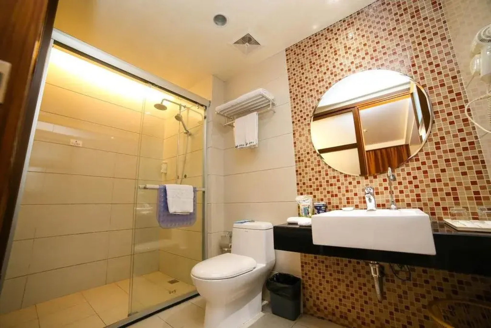 Jiuge Holiday Hotel