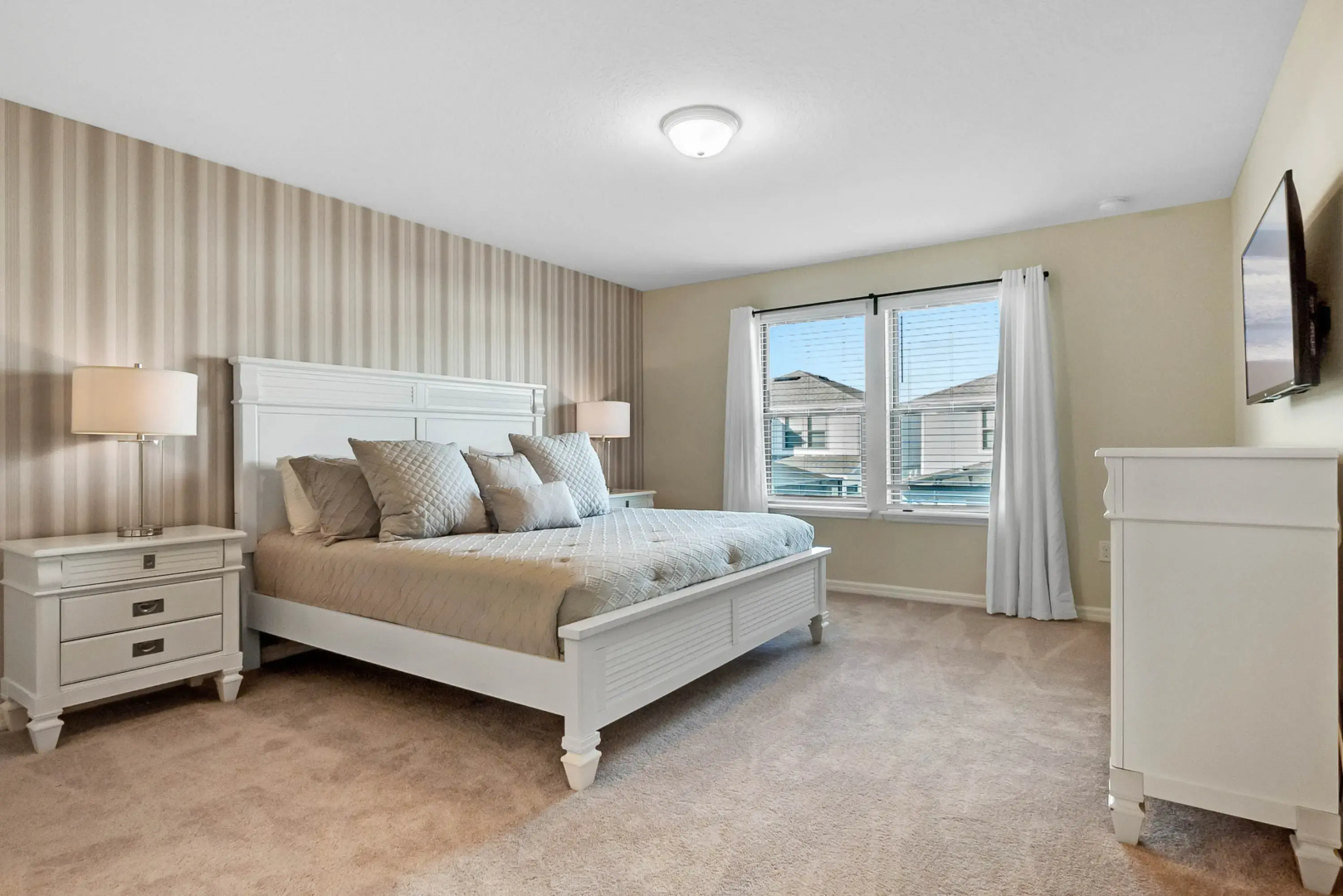 5 Bedrooms / 4.5 Bathrooms / Windsor at Westside (8917 SA), Kissimmee, US