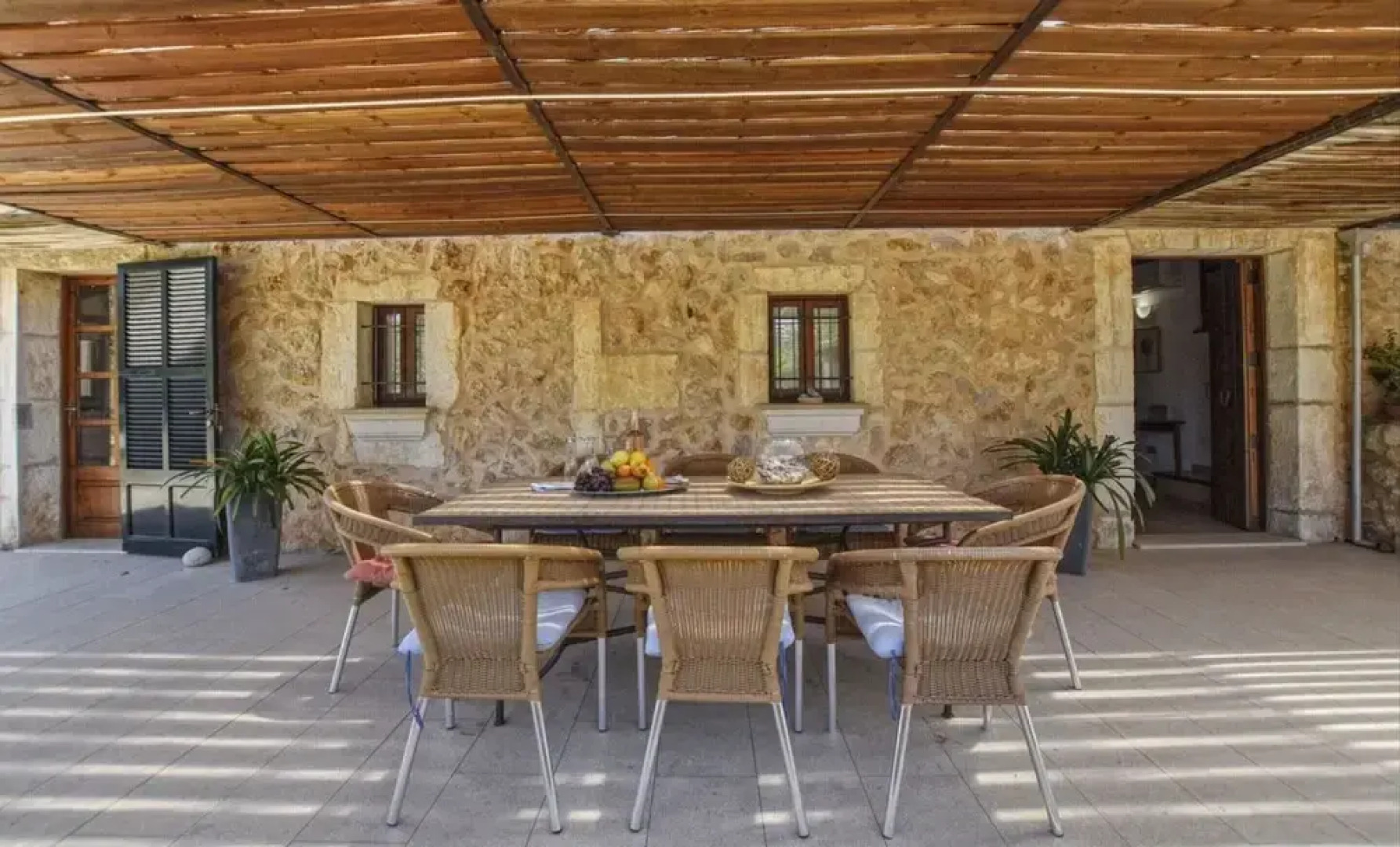 Poolside Garden Retreat in Buger