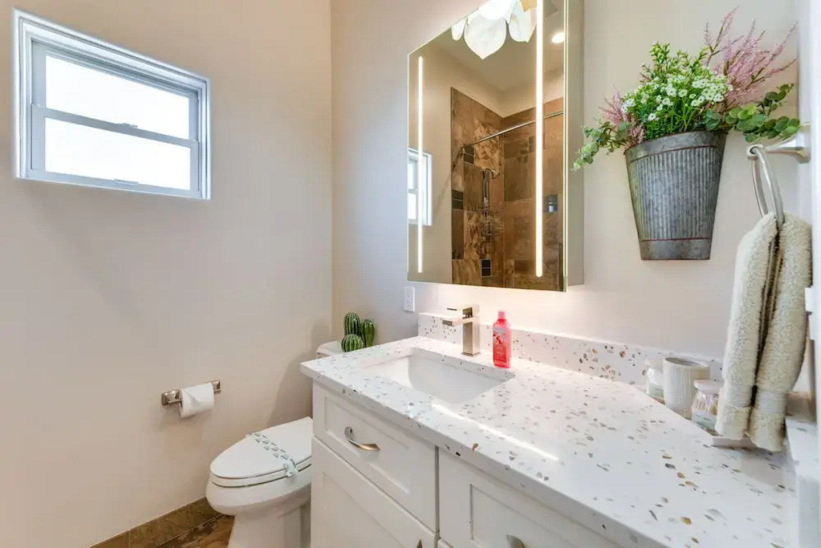 Spacious Queen Creek Home w/ Hot Tub & Pool!