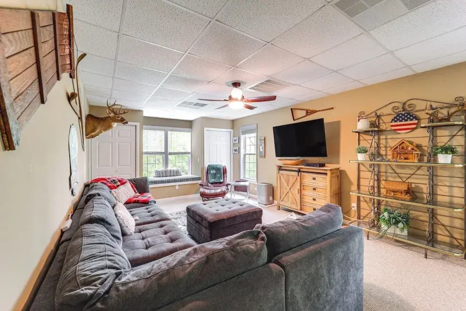 9 Mi to Sugar Mountain: Newland Cabin w/ Fire Pit!