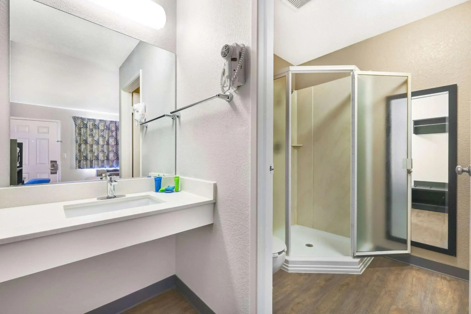 Motel 6 Kirkland, WA - North Kirkland