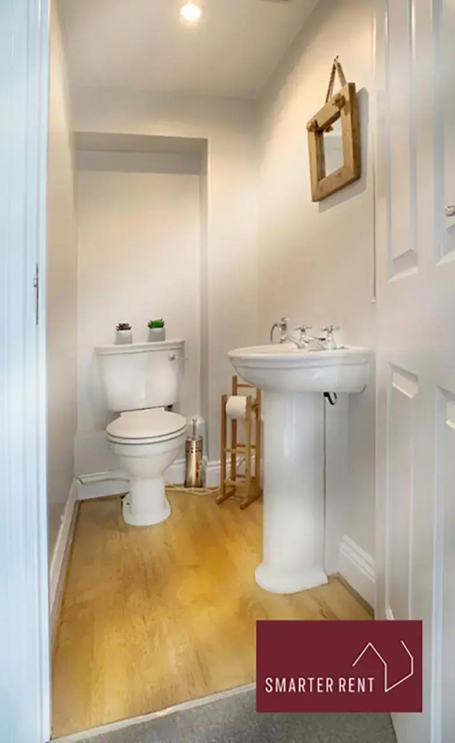 Ascot - Immaculate 2 Bed House with Parking