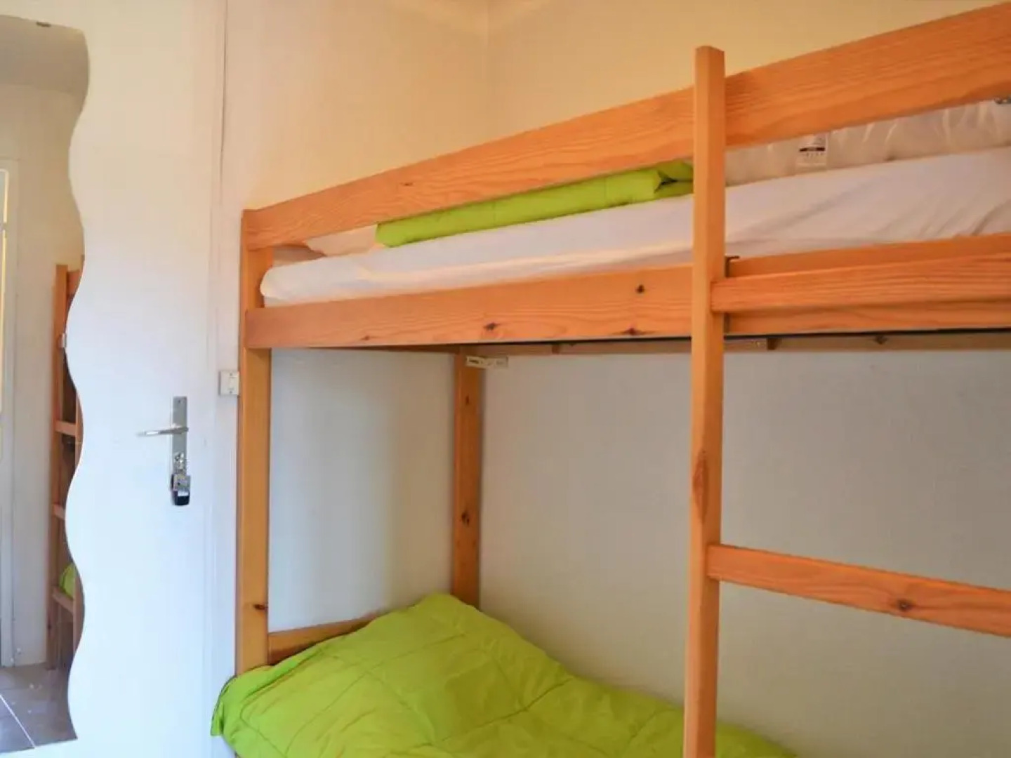 Appartement Bormes-les-Mimosas, 1 pièce, 4 personnes - FR-1-251-77