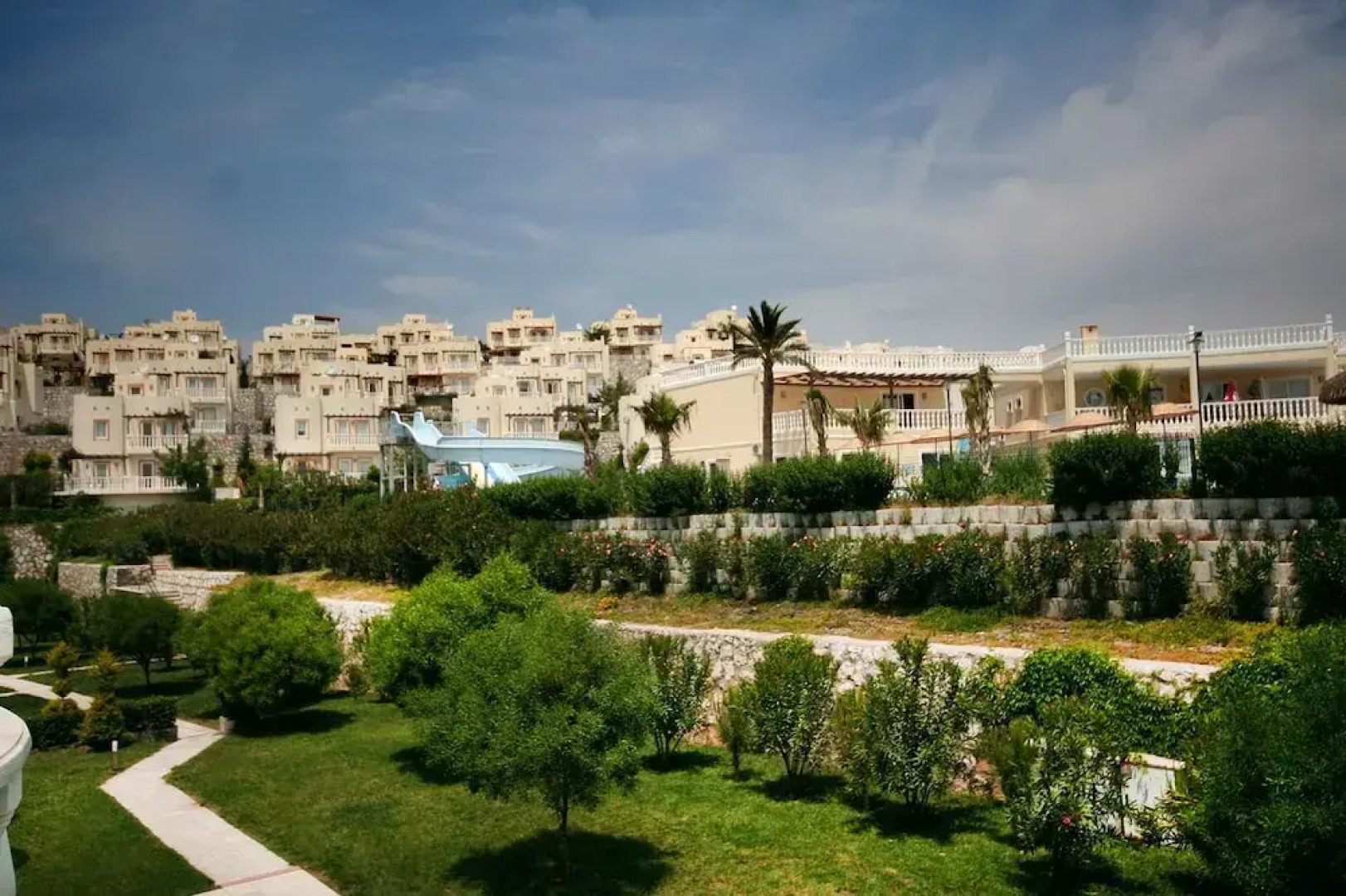 Important Group Turqouise Homes Beryl